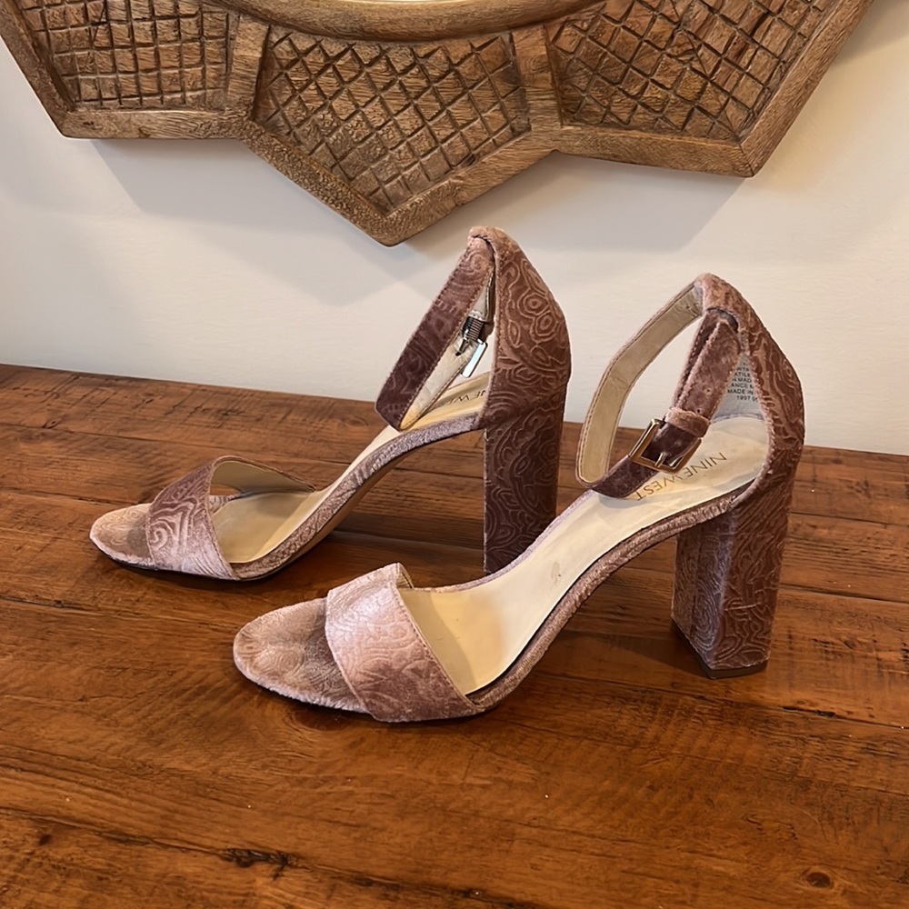 Nine West high heels, pink velvet, size 10